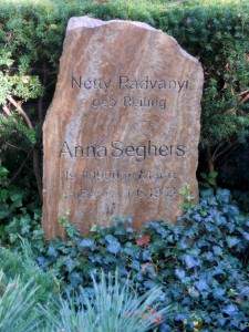 Grabstein Anna Seghers