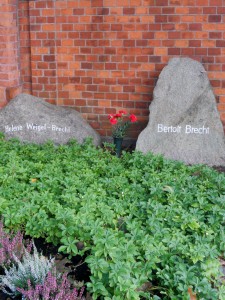 Grabstein Berthold Brecht