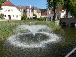 Usedom - Blick auf das Wasserschloss Mellenthin